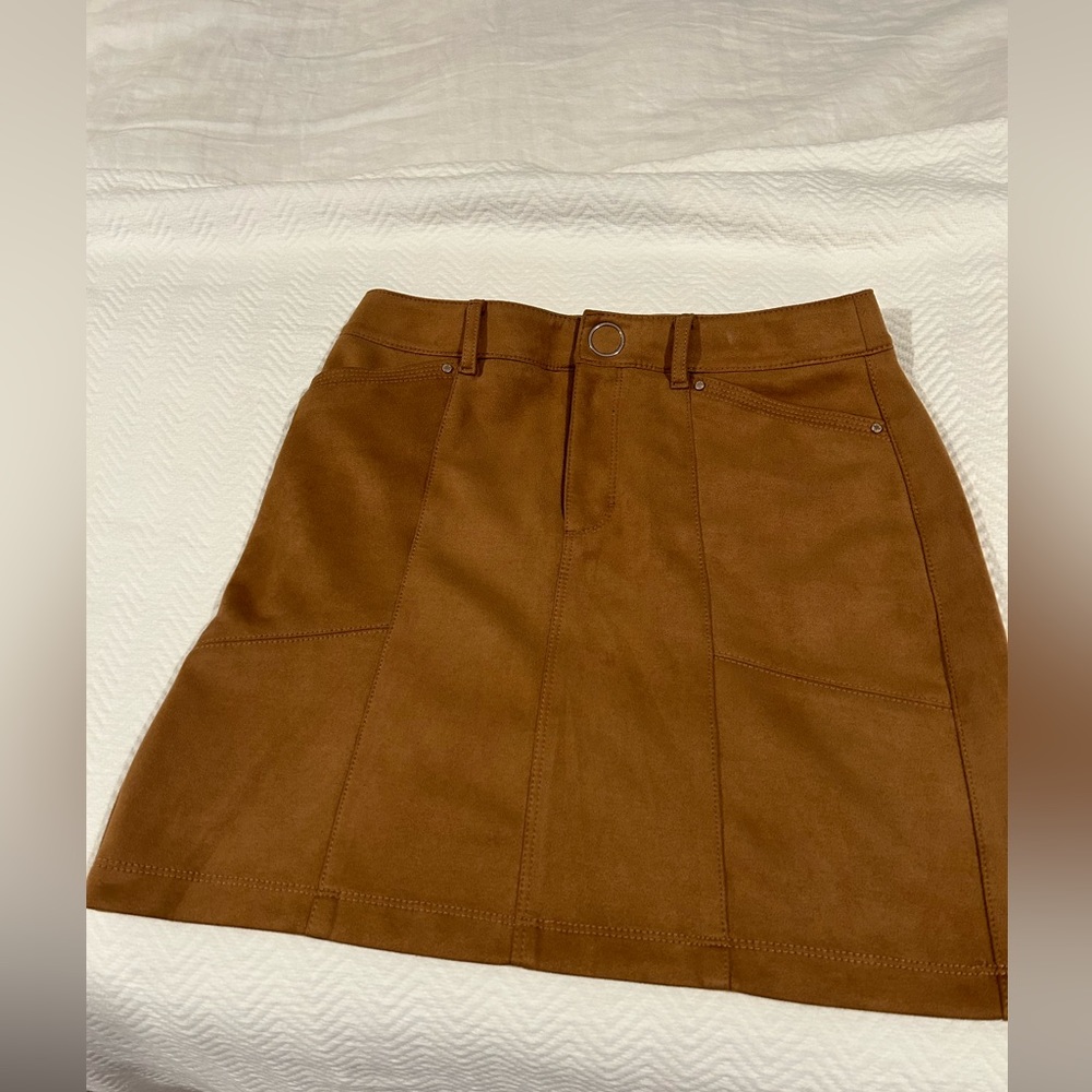 White House Black Market Light Brown Suede Skirt - great condition Size 4